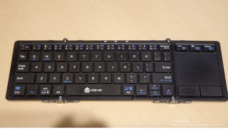 iClever Bluetooth キーボード IC-BK08を広げた状態