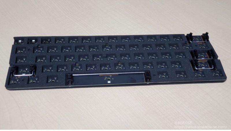 KBDFANS DZ60RGB-ANSI V2 HOTSWAP DIY KITへ吸音フォーム取り付け１